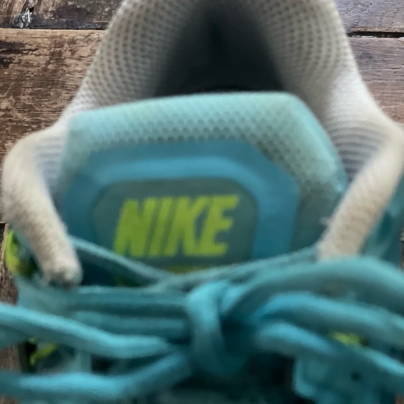 Nike tennis shoes - Picture 6 of 10
